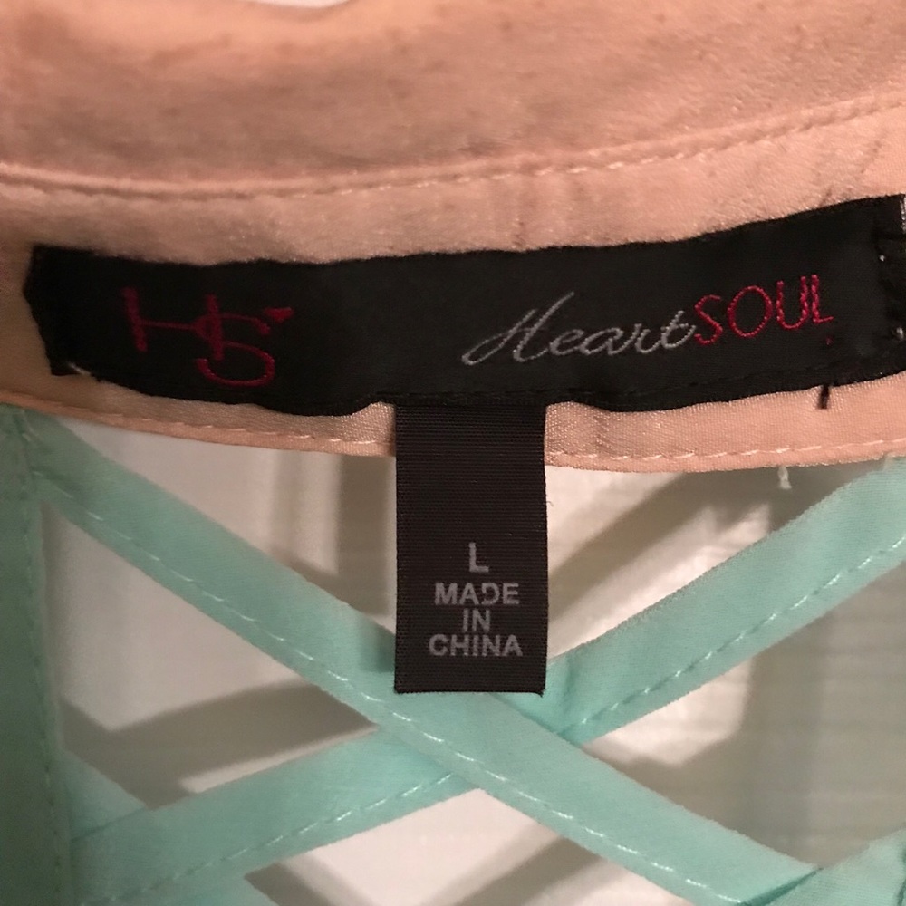 Beautiful Mint Colored Blouse. - Picture 6 of 6